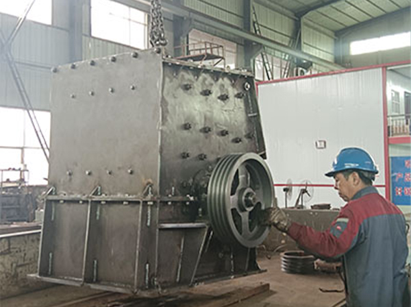 800X600箱式破碎機發貨現場