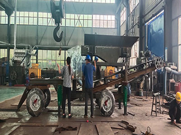 600移動破碎車輸送帶調試現場